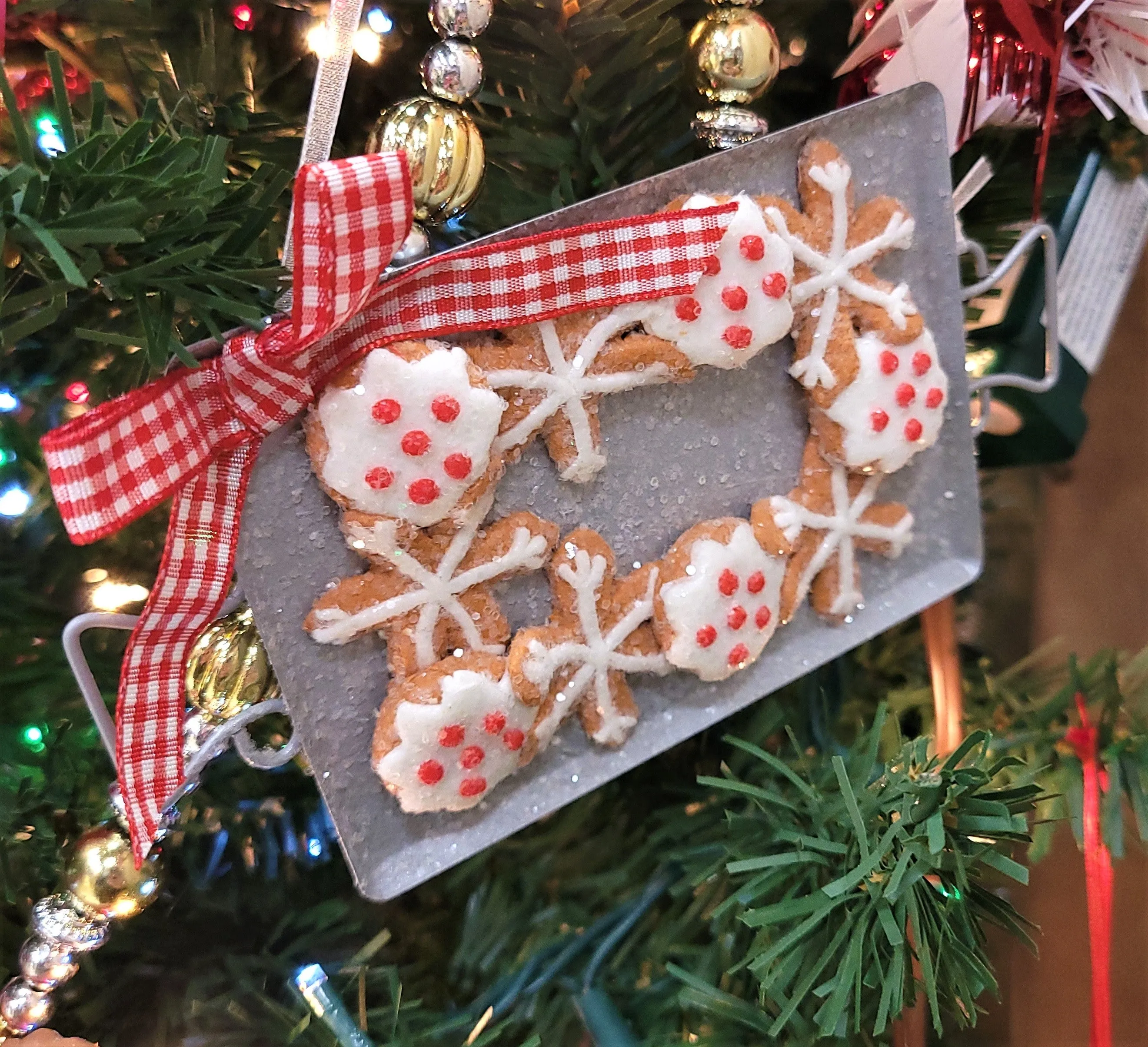 6" Gingerbread Cookies on a Metal Tray Ornament