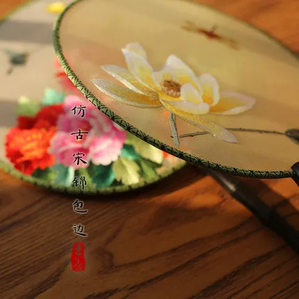 Suzhou Embroidery Hand-made Double-sided Embroidery Fan Chinese Style Sandalwood Real Silk Palace Fan 0057