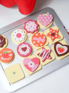 Wooden Magnetic Biscuit Baking Set, Glove & Oven Tray